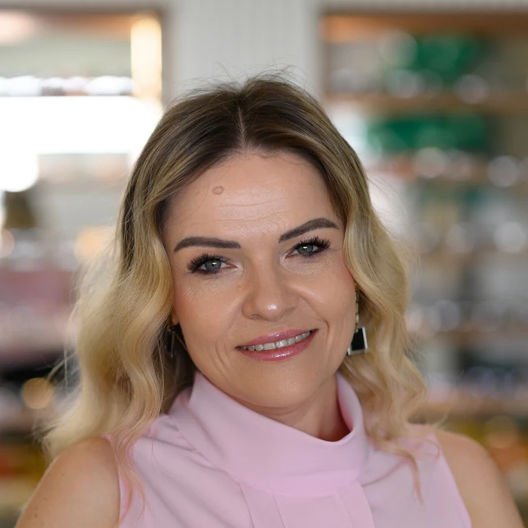 Dr. Olena Palii